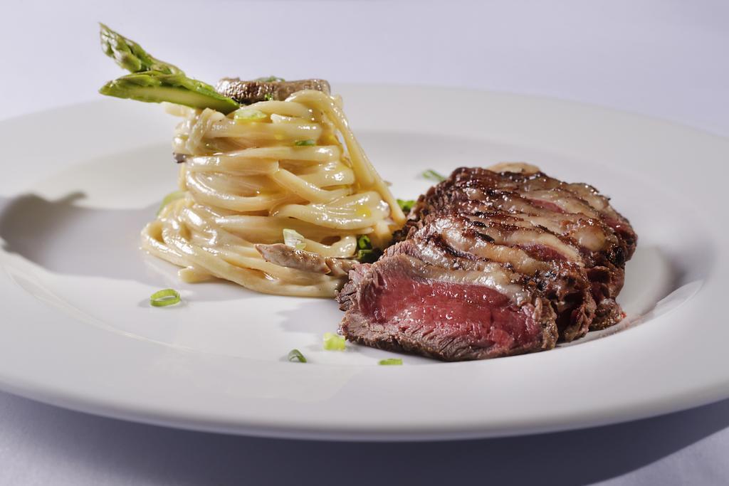 Sheraton Reserva Do Paiva 카보데산토아고스틴호 외부 사진 A steak prepared sous-vide