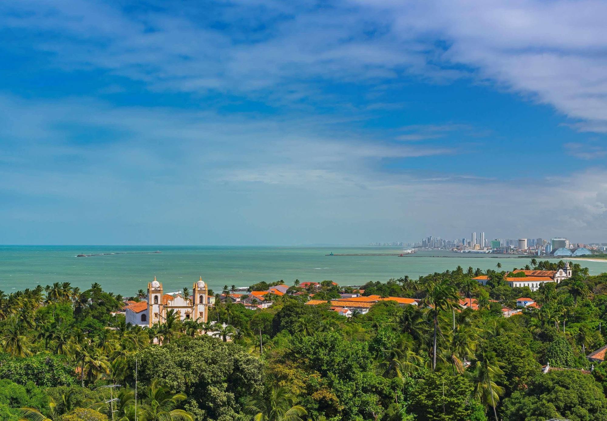 Sheraton Reserva Do Paiva 카보데산토아고스틴호 외부 사진 View of the city from the hill of the same name