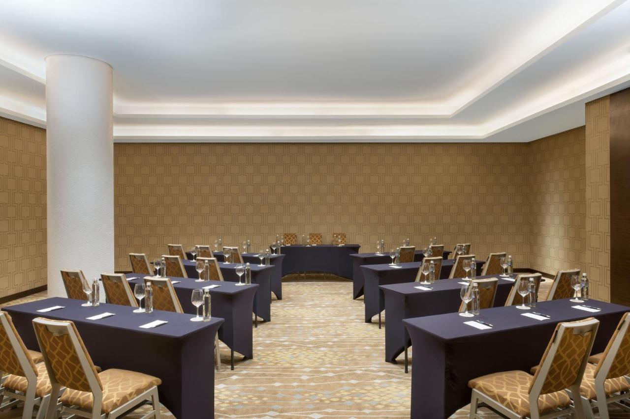 Sheraton Reserva Do Paiva 카보데산토아고스틴호 외부 사진 A meeting room at the Four Seasons Hotel, London