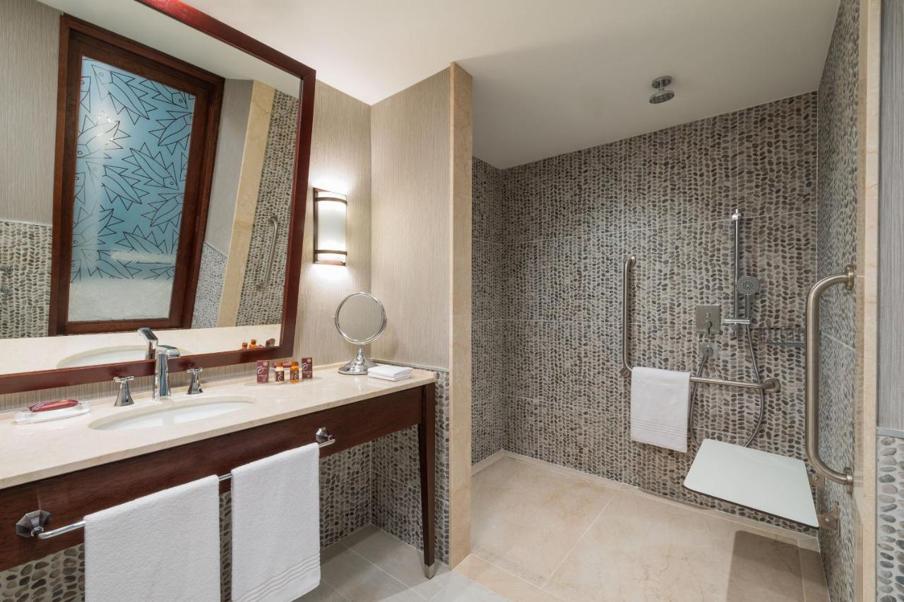Sheraton Reserva Do Paiva 카보데산토아고스틴호 외부 사진 A wet room in a hotel